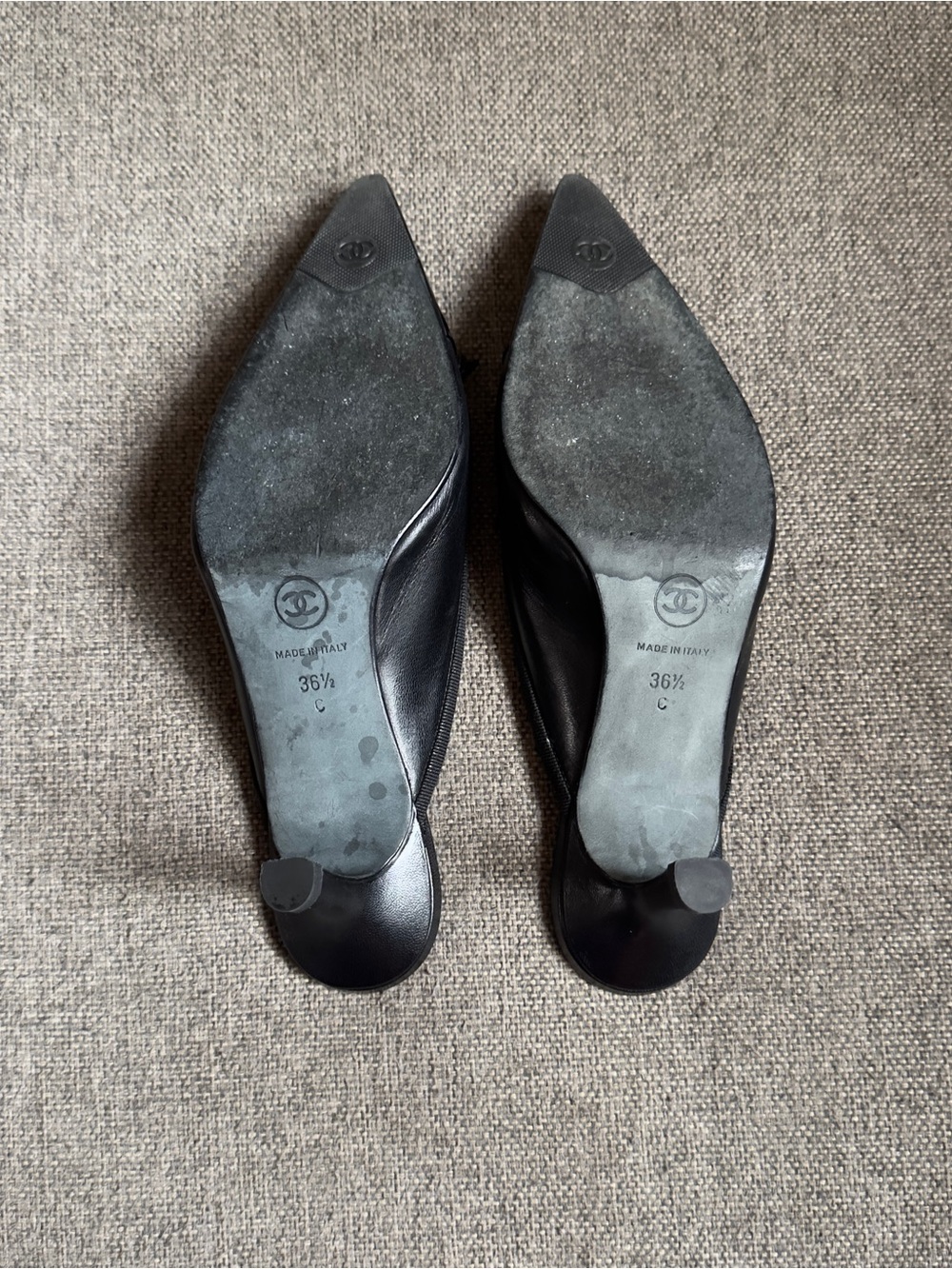 Vintage Chanel black logo heels - Picture 7 of 8